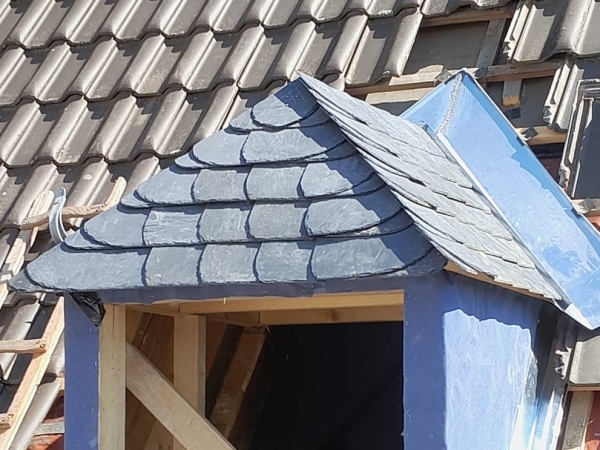 Dachgaube mit Schieferdeckung